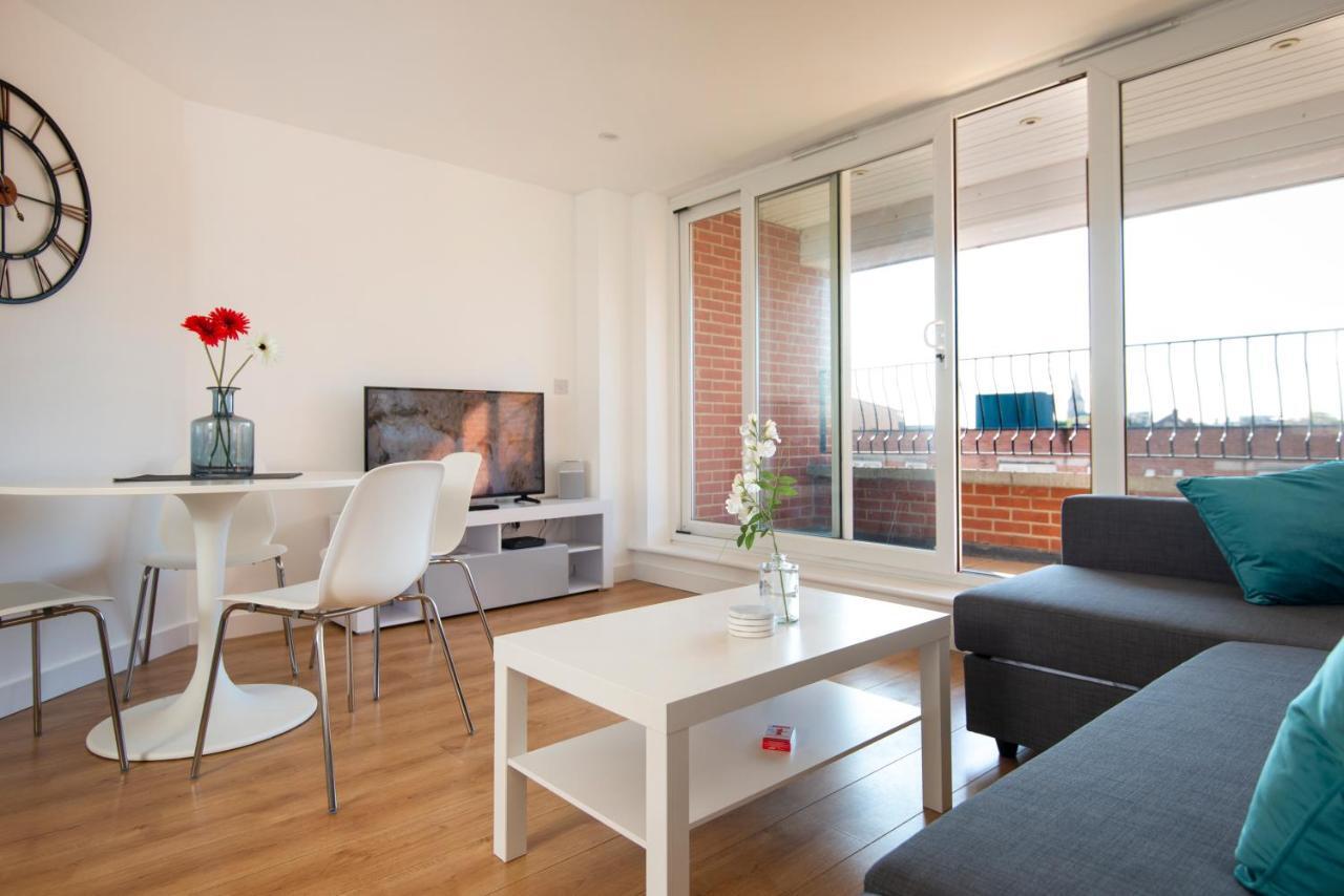 Elm View - 2 Bedroom 2 Bathroom Apartment With Parking In Central Southsea, Portsmouth Bagian luar foto