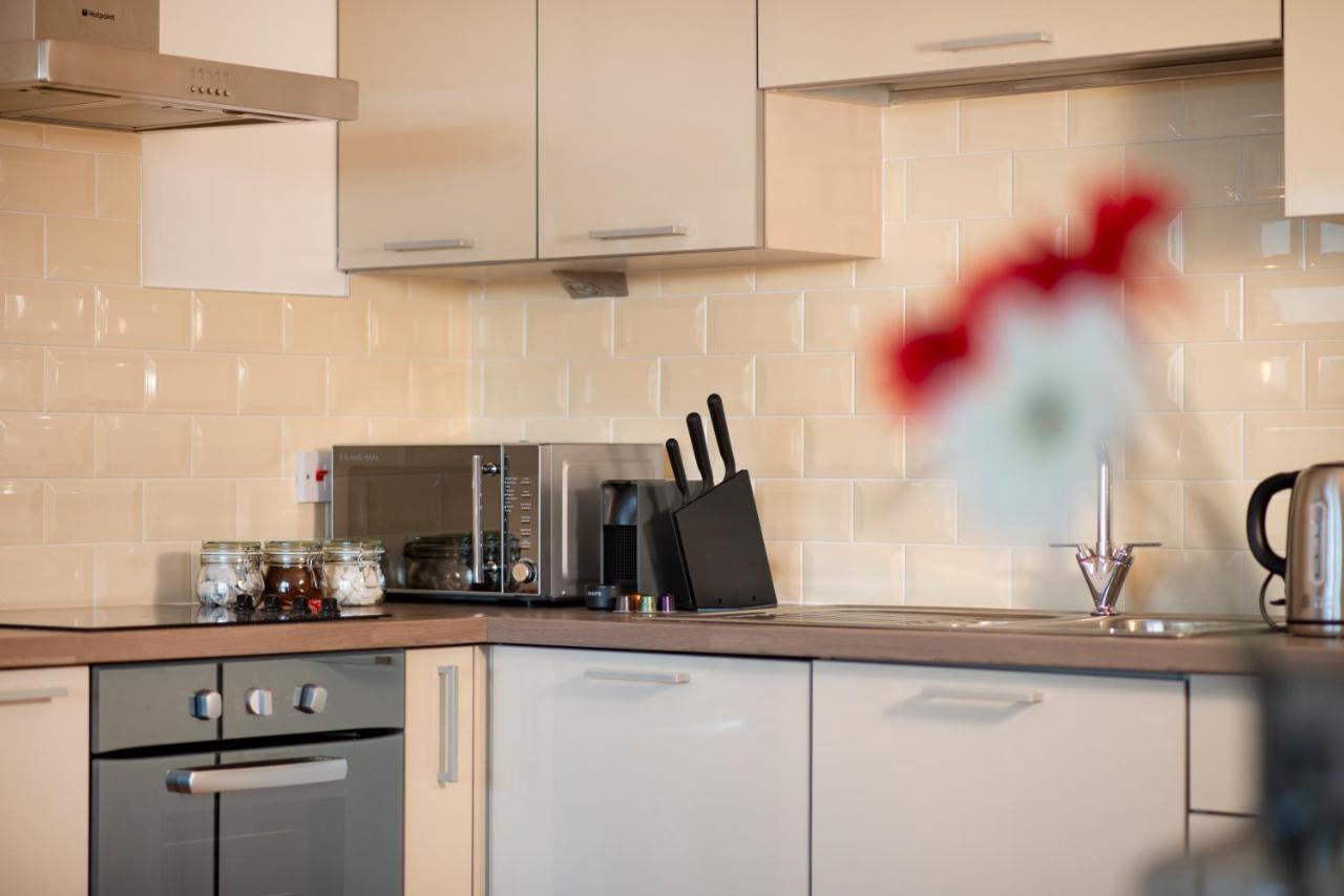 Elm View - 2 Bedroom 2 Bathroom Apartment With Parking In Central Southsea, Portsmouth Bagian luar foto