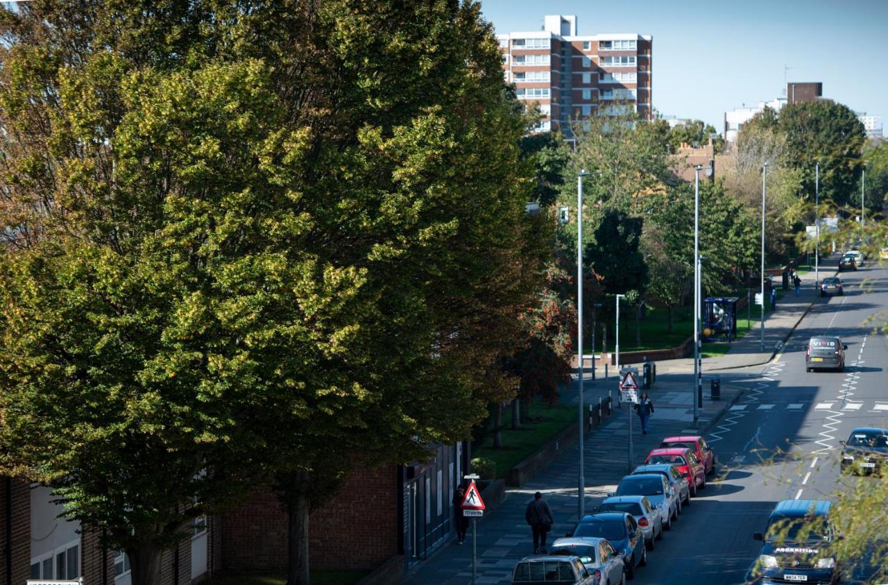 Elm View - 2 Bedroom 2 Bathroom Apartment With Parking In Central Southsea, Portsmouth Bagian luar foto