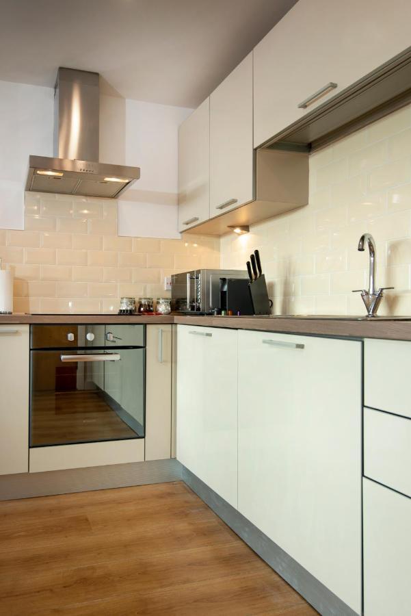 Elm View - 2 Bedroom 2 Bathroom Apartment With Parking In Central Southsea, Portsmouth Bagian luar foto